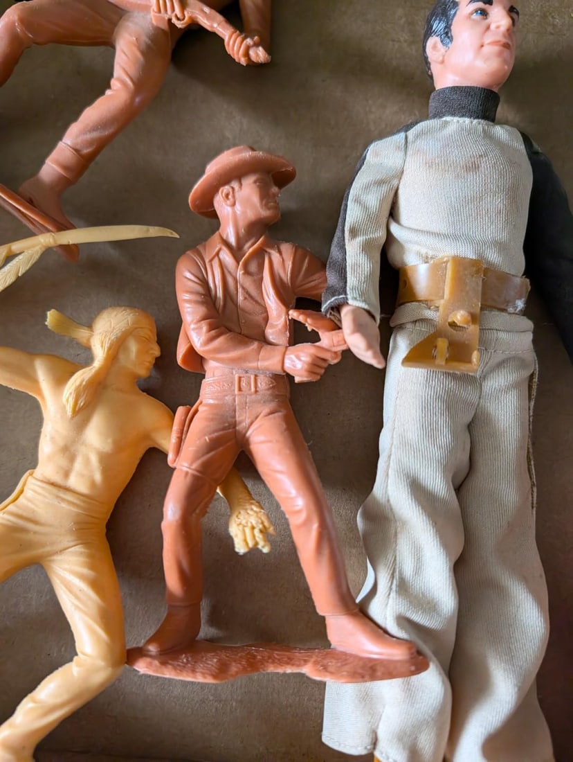 Asst. Mini Figures - 3