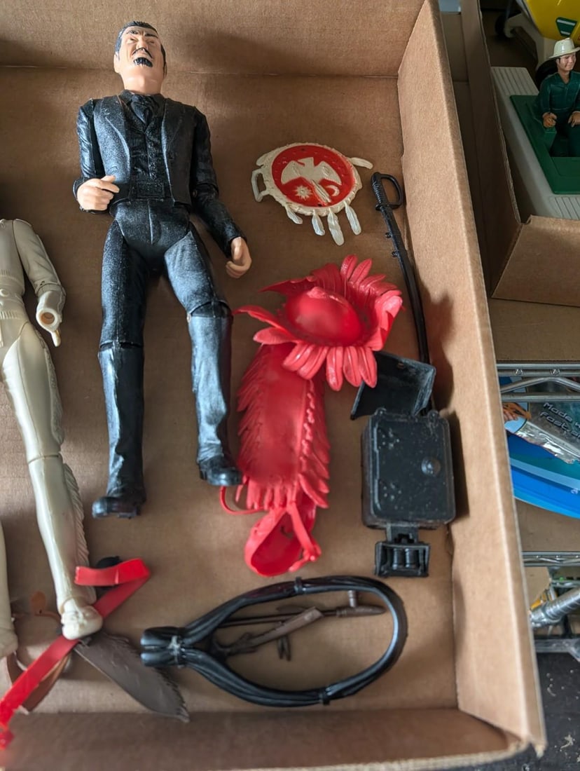 Asst. Mini Figures - 8