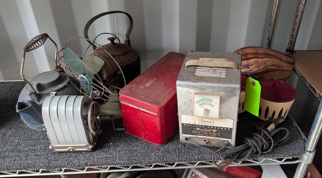 Asst. Collectibles: vintage Polar Cub fan; Dynamo & more 