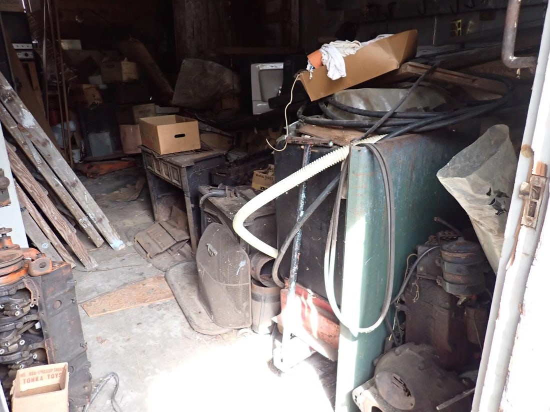 Picking Rights to End Garage (1 of 20)