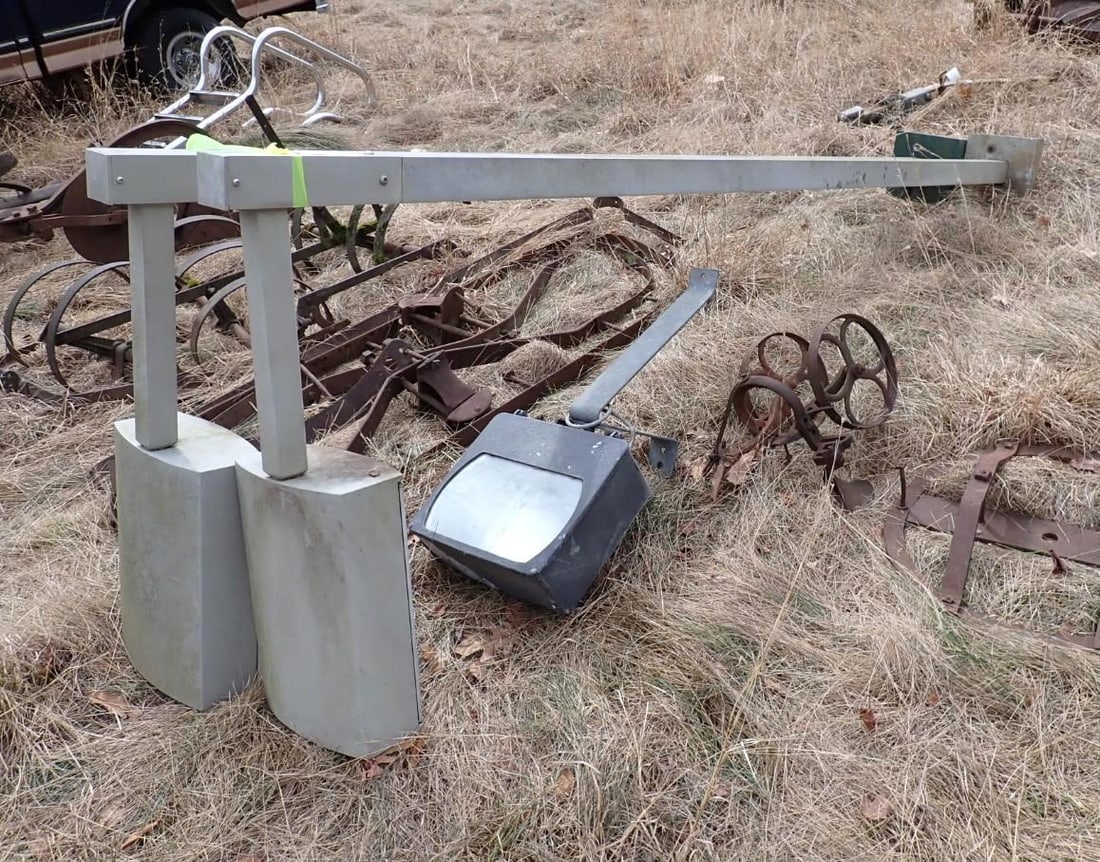 (2) Aluminum 10 Lamp Posts - 2