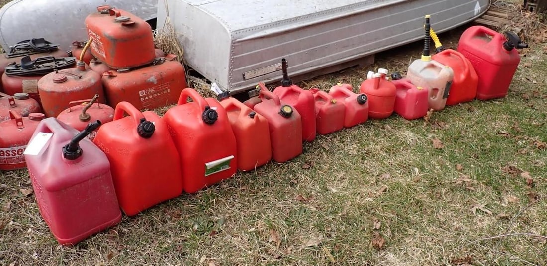 (13) Poly Fuel Cans (1 of 5)