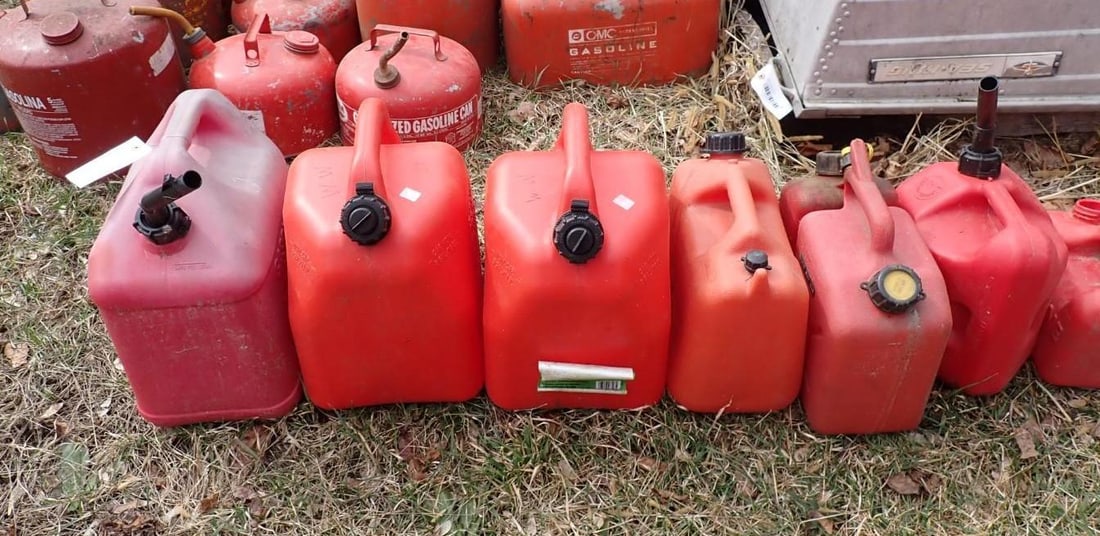 (13) Poly Fuel Cans - 3
