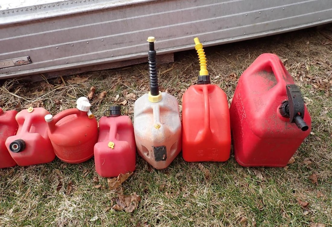 (13) Poly Fuel Cans - 5