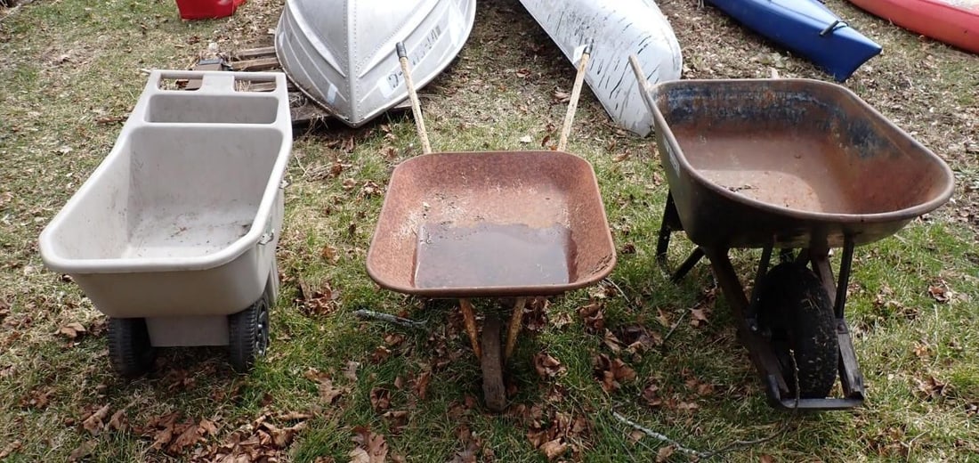 (3) Wheelbarrows: (3) Wheelbarrows 