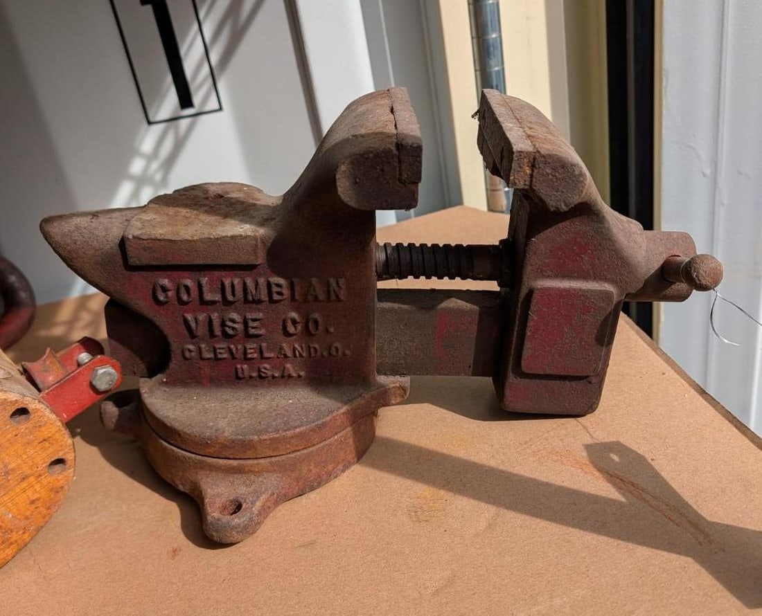 4" Vise (1 of 4)