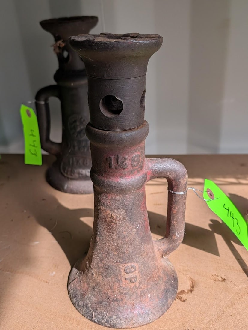 (2) Screw Jacks - 3