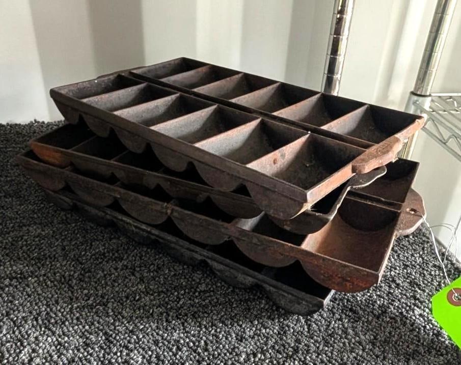 (4) French Roll Pans: (4) French Roll Pans 