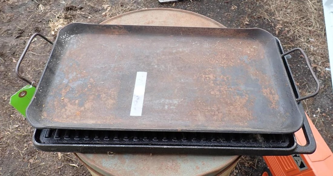 (2) Cast Iron Griddles: 17" l 