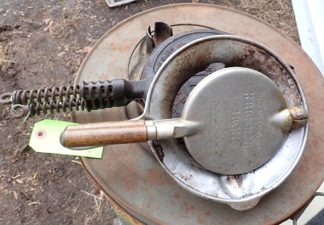 Griswold Cast Iron Waffle Maker: Incl. Nordicware KrumKake Iron 