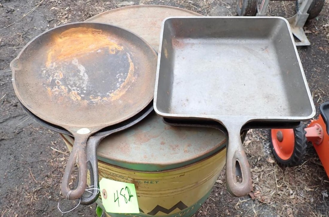 (4) Pcs Cast Iron: Lodge 906; Wardway 1442; Sosk #8