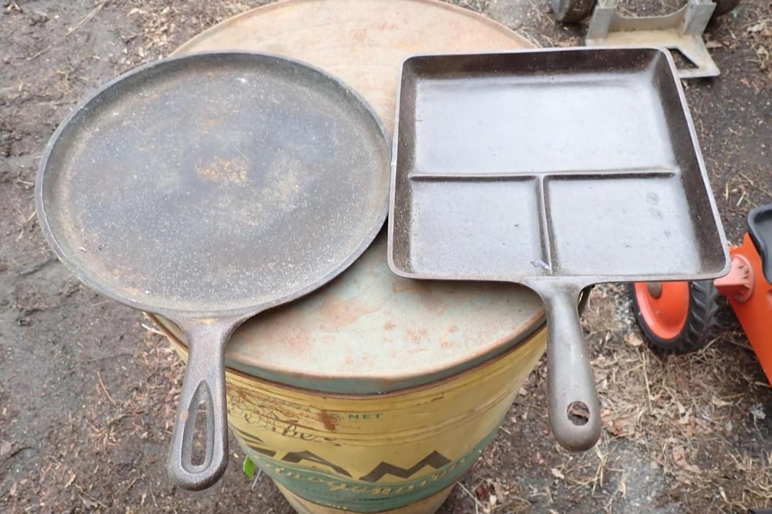 (4) Pcs Cast Iron - 5