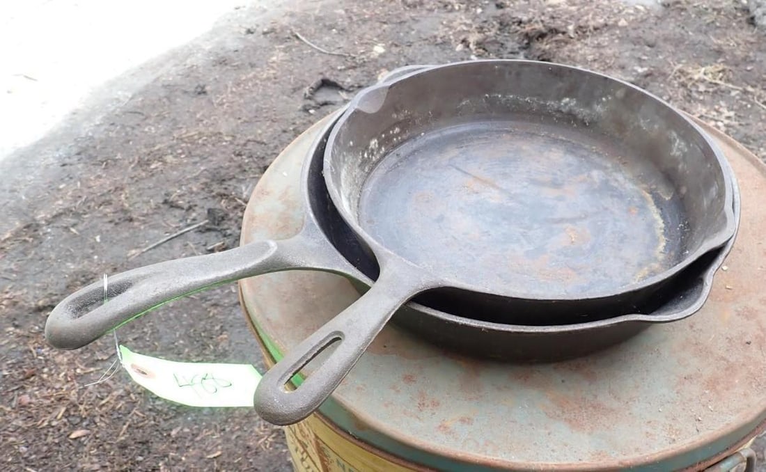 (2) Cast Iron Skillets: Wagner 11 3/8"; 10" 