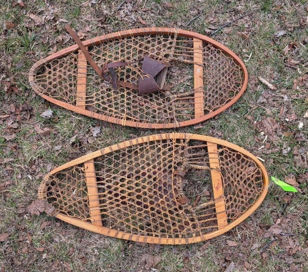 Pair Faber Bear Paw Snowshoes: 14" x 30" 