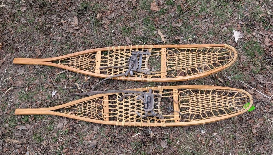 Pair Tubbs Snowshoes (1 of 5)