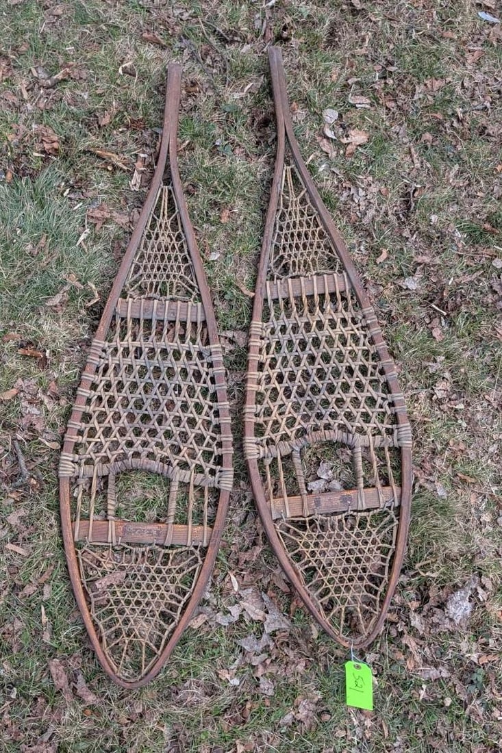 Pair Tubbs Snowshoes (1 of 5)