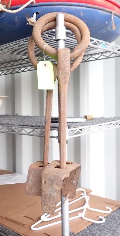 (2) Cast Iron Anchors (1 of 3)