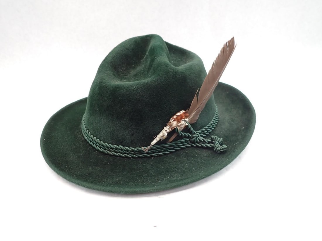 (9) Trekking Hats & Lederhosen Pins - 14