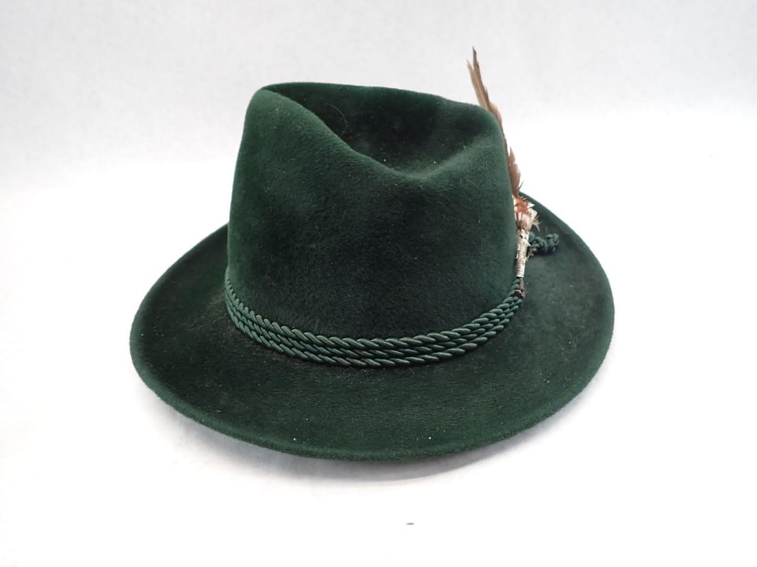 (9) Trekking Hats & Lederhosen Pins - 15
