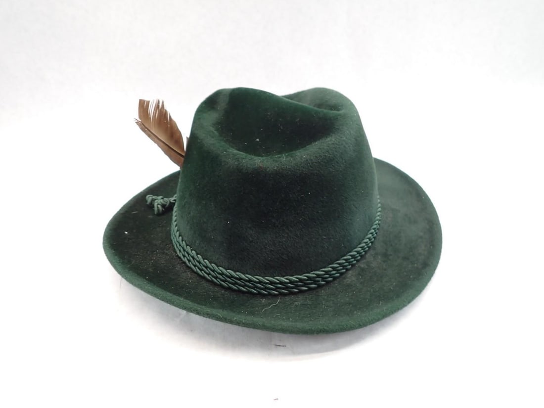 (9) Trekking Hats & Lederhosen Pins - 17