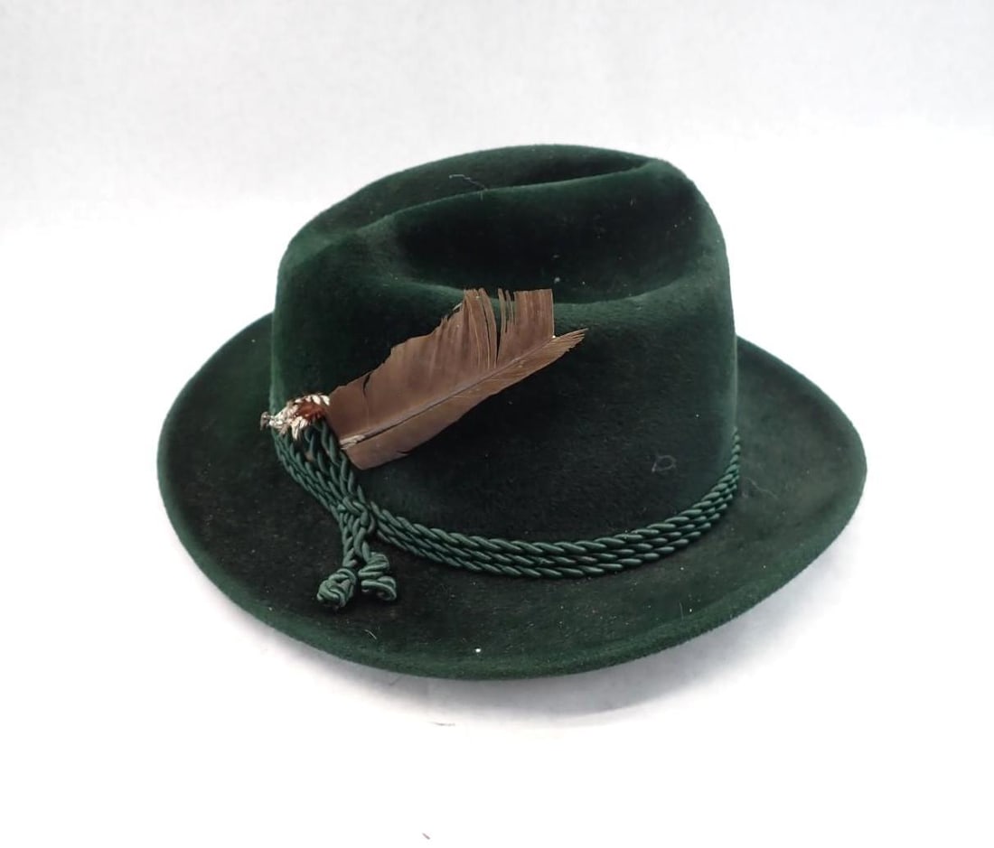 (9) Trekking Hats & Lederhosen Pins - 18