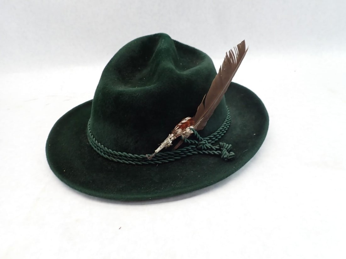 (9) Trekking Hats & Lederhosen Pins - 19