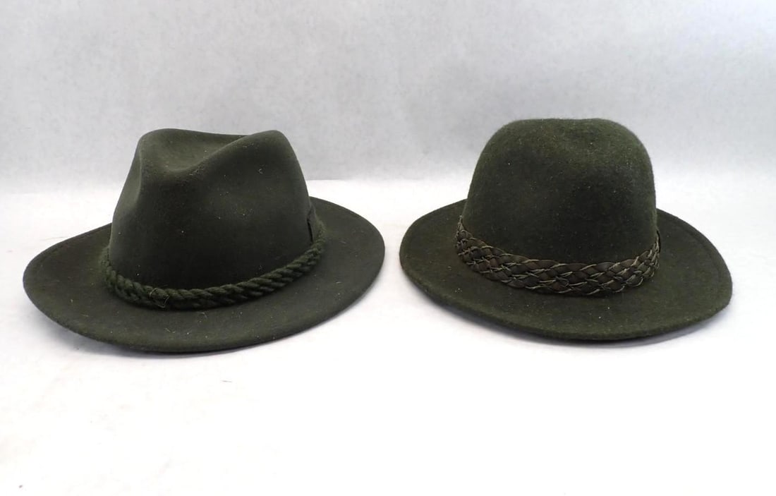(9) Trekking Hats & Lederhosen Pins - 3
