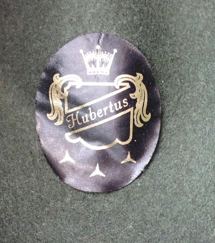 (9) Trekking Hats & Lederhosen Pins - 8