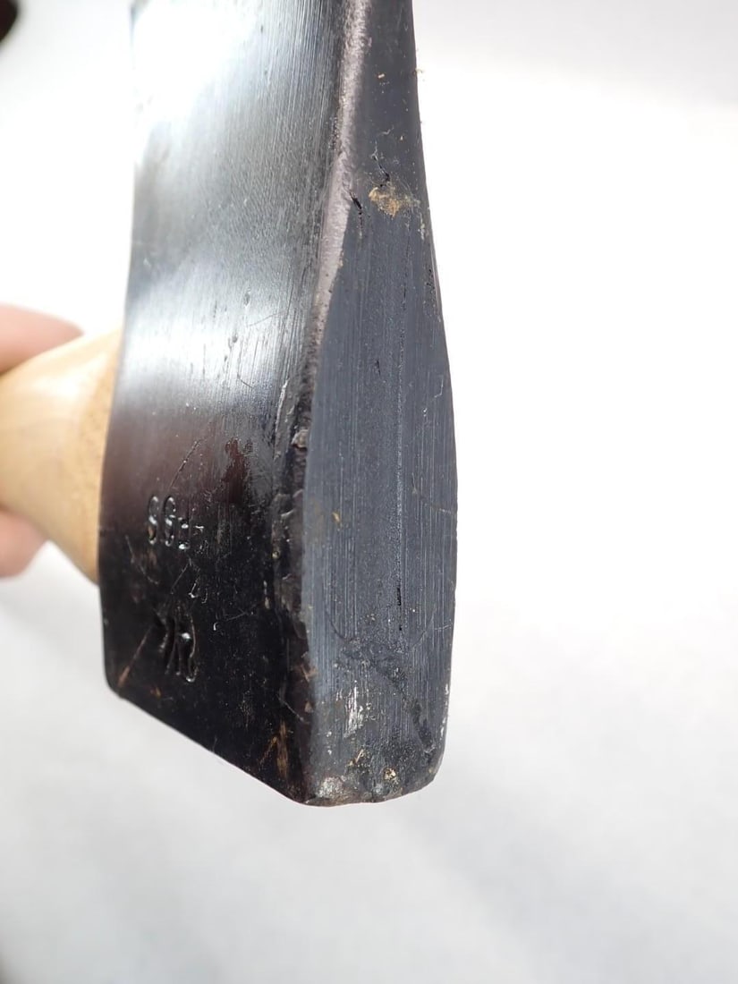(4) Axes - 7