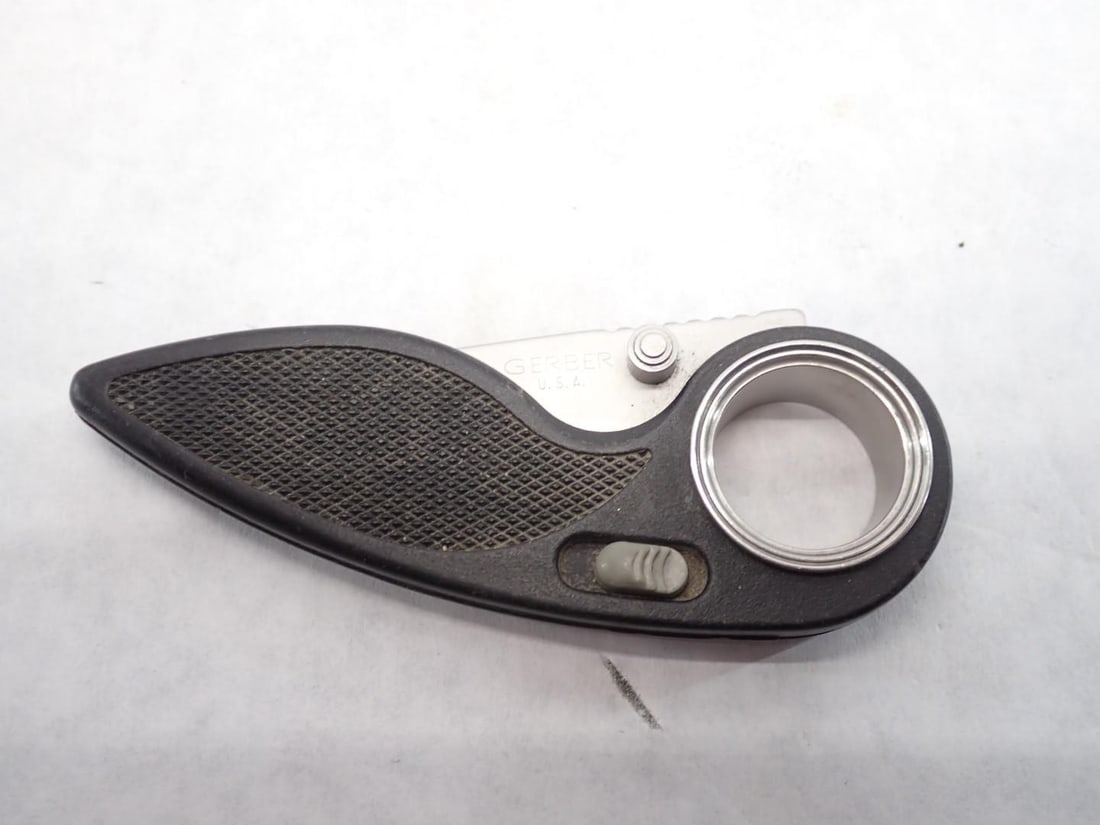 (12+/-) Folding Knives - 8