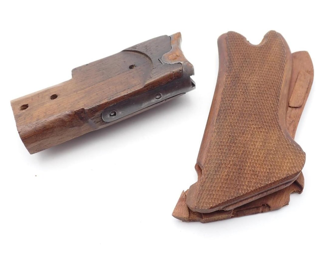 Vintage Luger Stock Connector & Contemporary Grips: Vintage Luger Stock Connector & Contemporary Grips