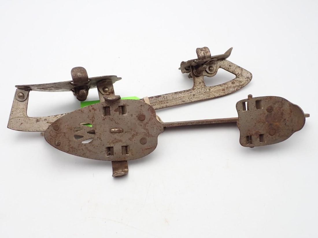 Pair of Vintage Winchester 6223 Ice Skates (1 of 5)