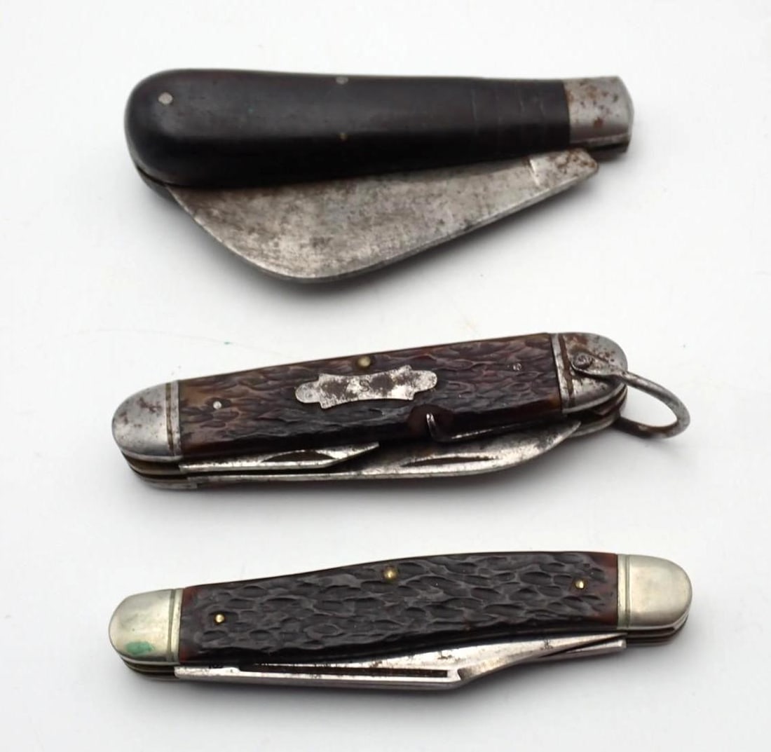 (3) Vintage Camillus Folding Knives: the largest being 3.875" in length closed