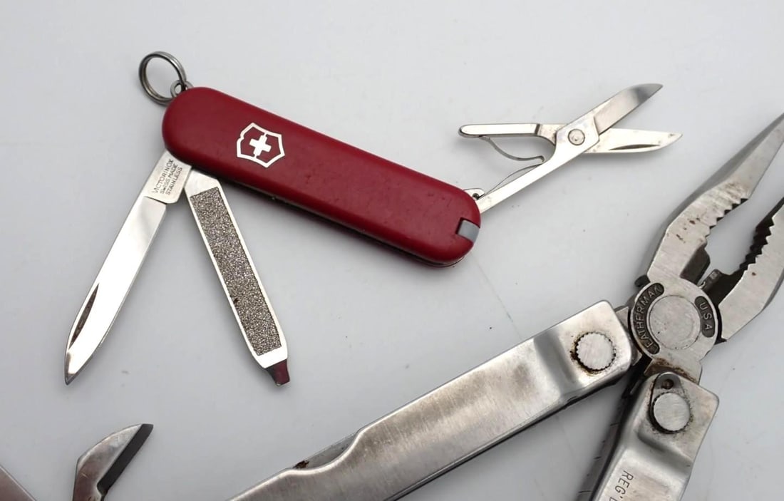 (2) Swiss Army Pen Knives & (1) Leatherman Tool - 4