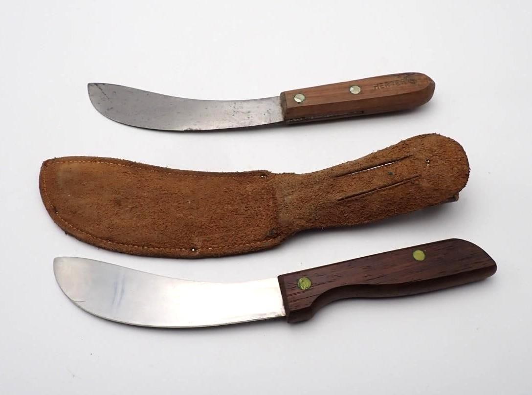 (2) Herters Skinning Knives - 2