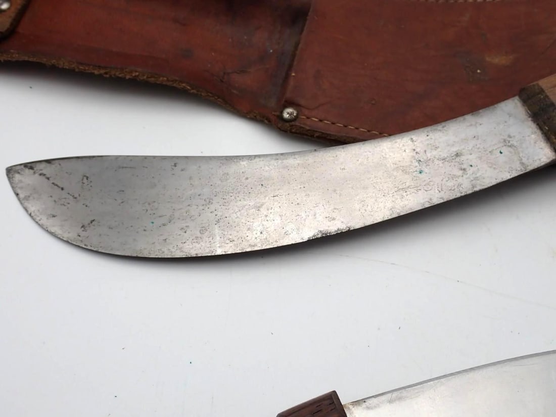(2) Herters Skinning Knives - 8