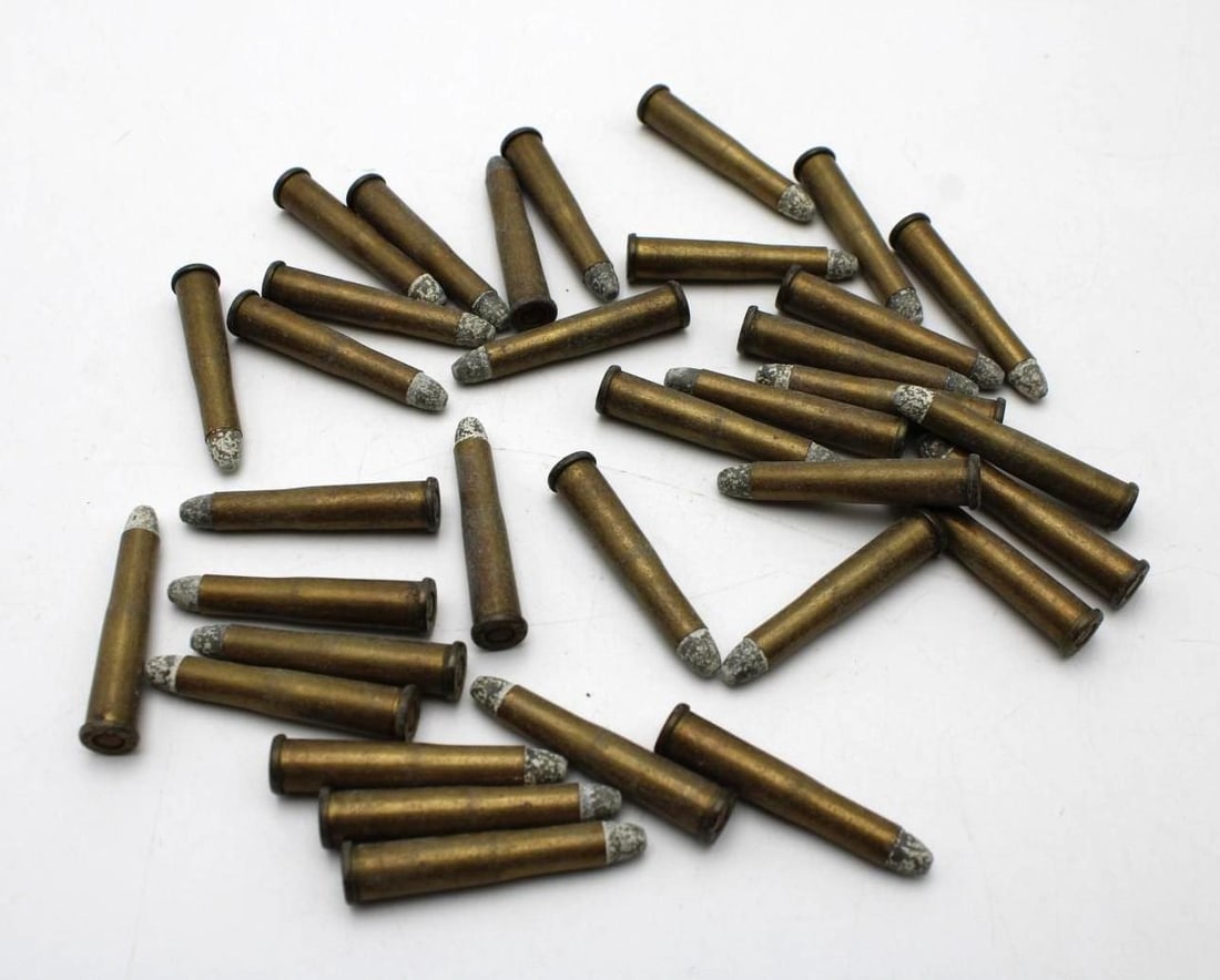 (34) Vintage U.M.C. .22 C.F. Cartridges: (34) Vintage U.M.C. .22 C.F. Cartridges