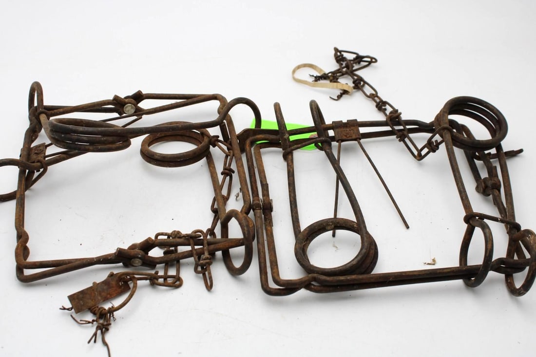 (2) Conibear Traps: (2) Conibear Traps