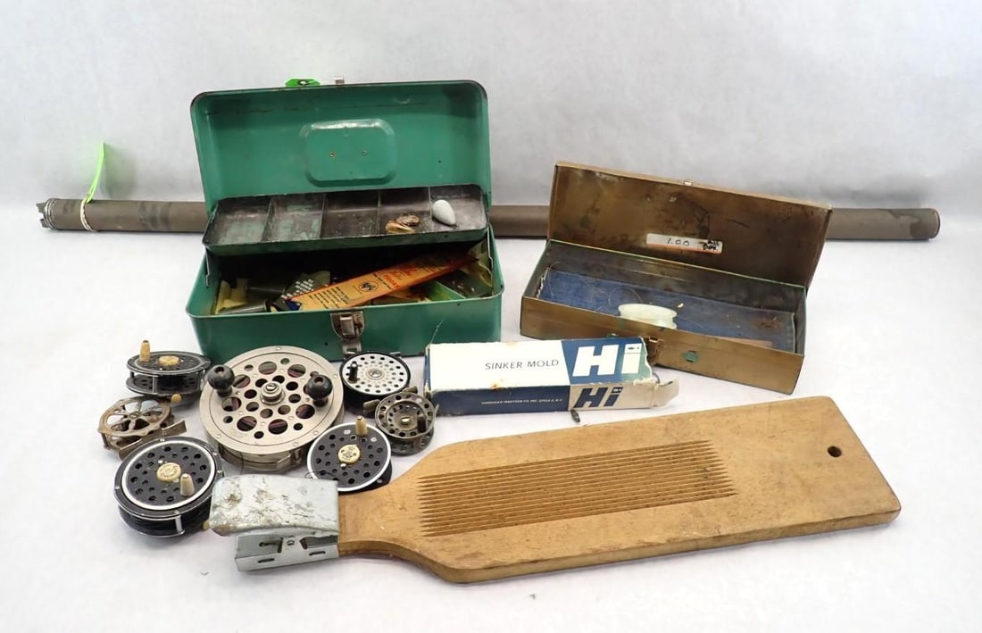 Vintage Fishing Tackle (1 of 8)