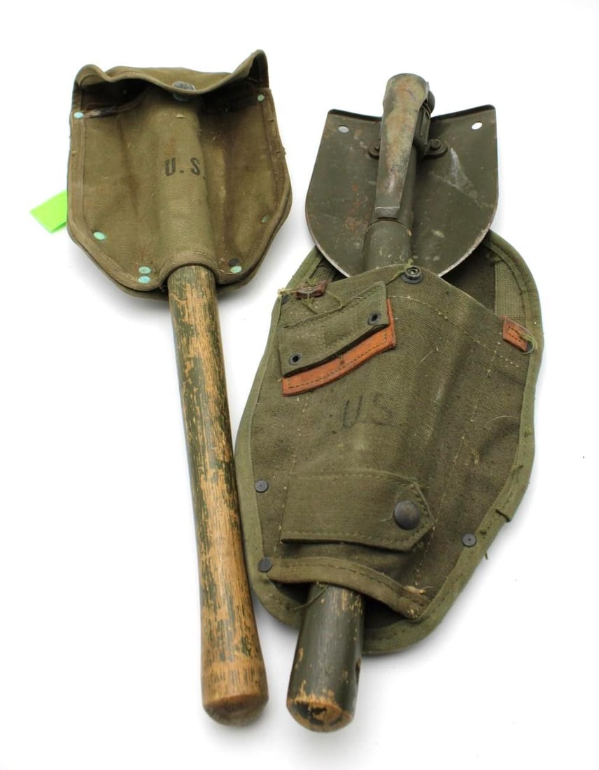 (2) Vintage U.S. Entrenching Tools W/ Covers: (2) Vintage U.S. Entrenching Tools W/ Covers