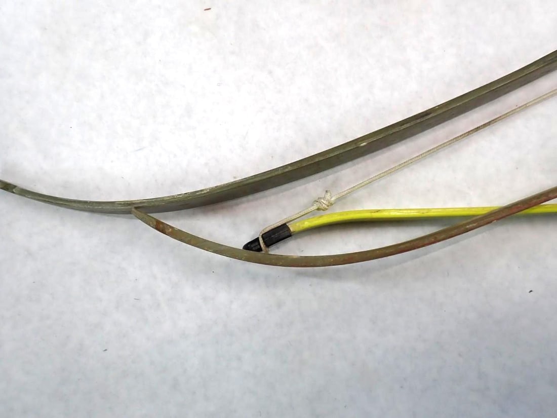 (3) Vintage Fiberglass Bows, Arrows, Quivers & Archery Accessories - 11