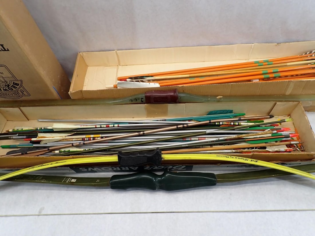 (3) Vintage Fiberglass Bows, Arrows, Quivers & Archery Accessories - 4