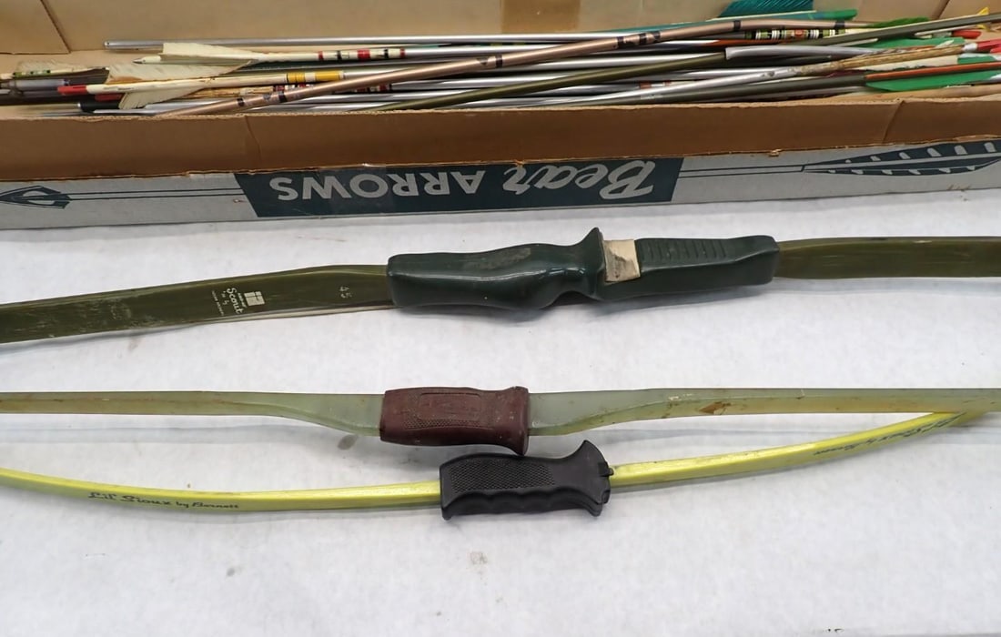 (3) Vintage Fiberglass Bows, Arrows, Quivers & Archery Accessories - 8
