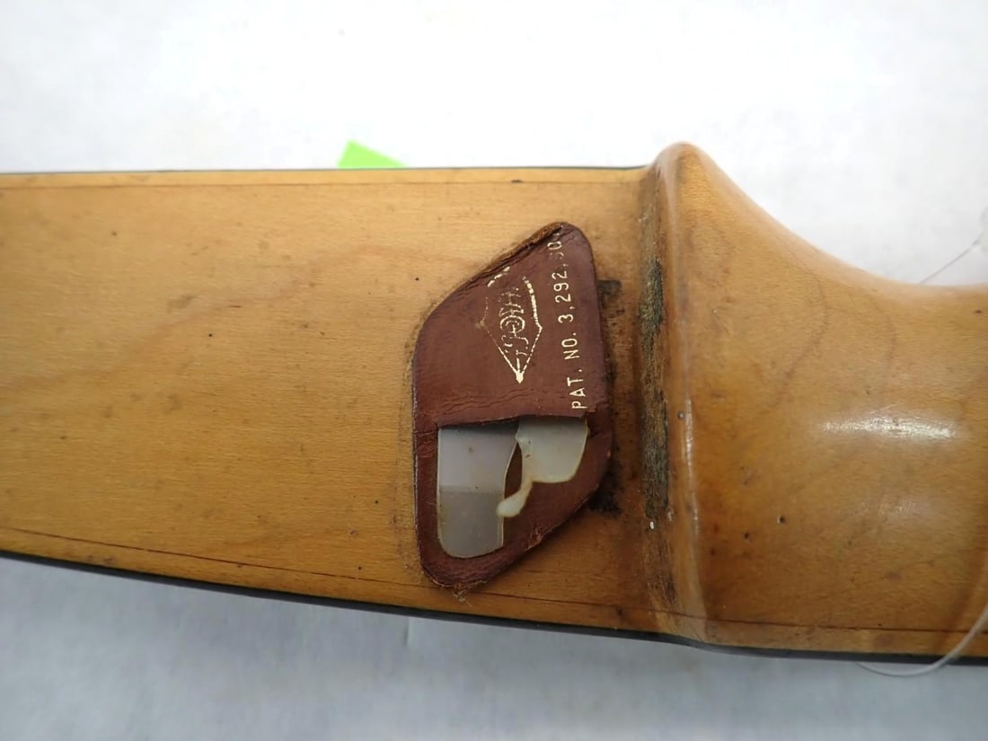 Vintage Bear Bearcat Recurve Bow - 4