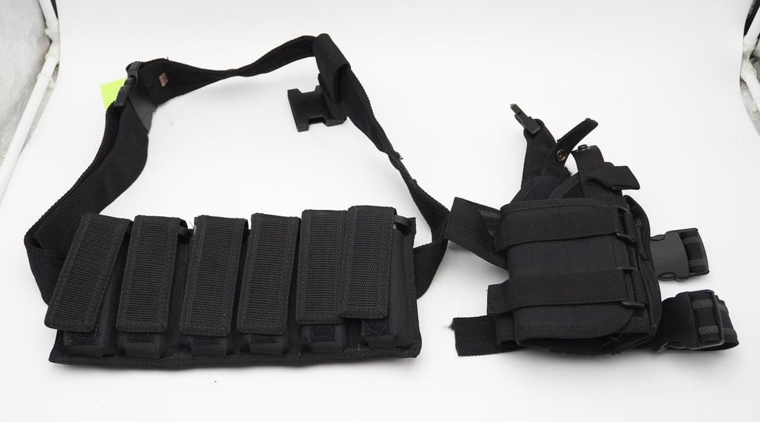 (6) 10 Round S&W .45 ACP Magazines W/ Nylon Belt Rig: (6) 10 Round S&W .45 ACP Magazines W/ Nylon Belt Rig