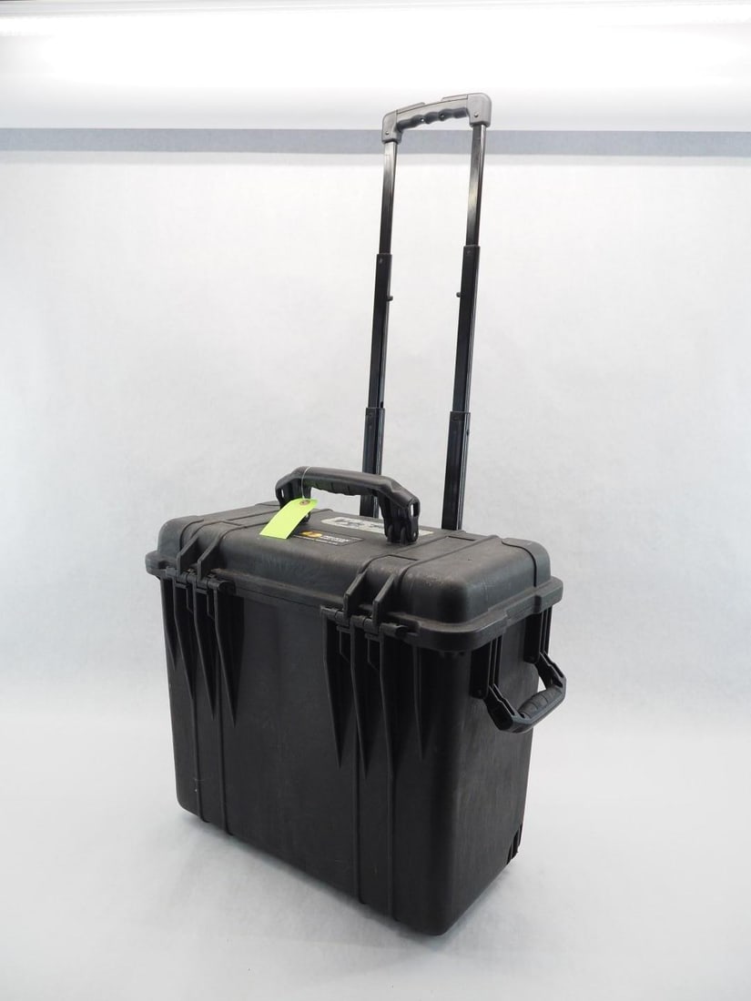 Pelican 1440 Rolling Case - 6