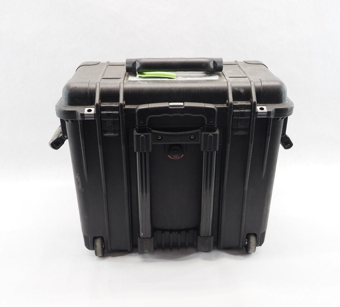 Pelican 1440 Rolling Case: interior 17.1" x 16" x 7.5"