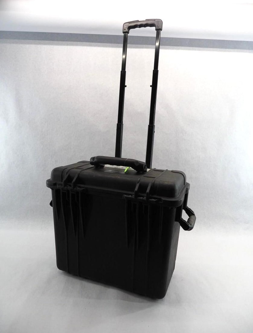 Pelican 1440 Rolling Case - 6