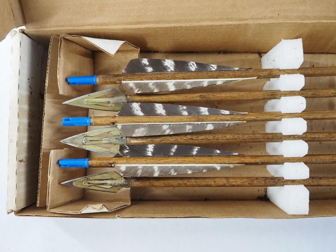 (16) Vintage Arrows - 2