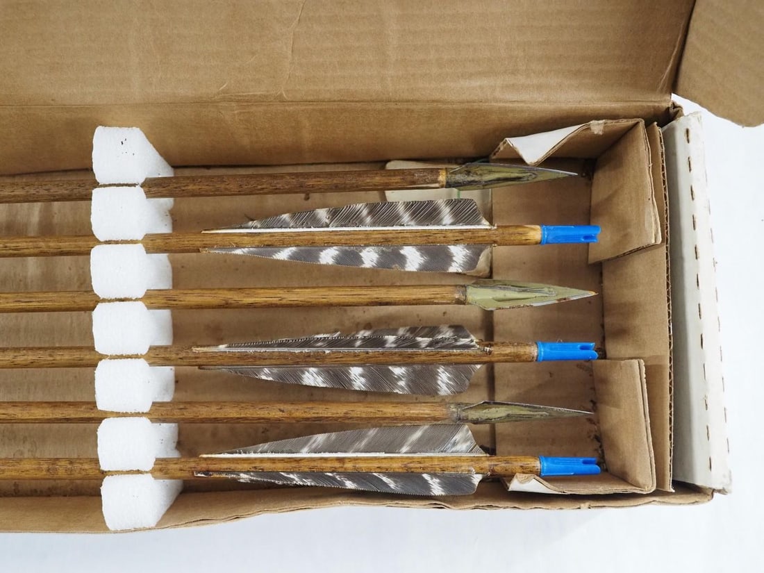 (16) Vintage Arrows - 3